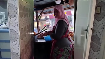 Ibu Tiri Muslim Indonesia Montok Dan Menggoda