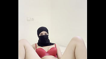 Gadis Arab Berhijab Nikmat Memuaskan Nafsu Sendiri, Mainkan Memek Dan Klitoris, Fantasi Erotis Muslimah