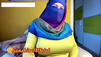 Gadis Muslim Berhijab Arab Dengan Payudara Besar Terekam Kamera Tanggal 2 November