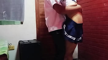 Mahalayang Estudyanteng Pinay Sa Senior High, Sumikat Sa Internet