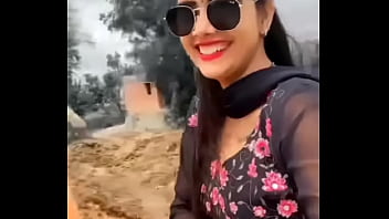 Naik Turun Susu Bibi Desi Yang Menggairahkan