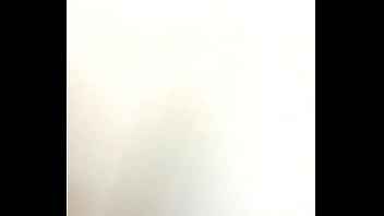 Cô Nàng Sinh Viên Nâng Váy Tè Bên Lề đường