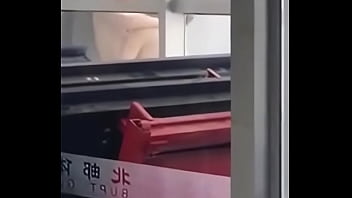 北邮体育馆激情夜，门后隐藏的香艳秘事