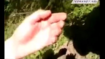 Jilbab Terguling Di Hutan Liar