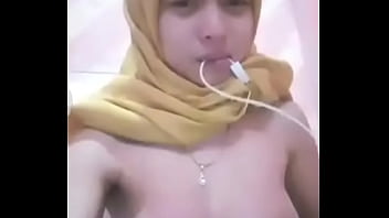 Hijaber Panas Menggoda