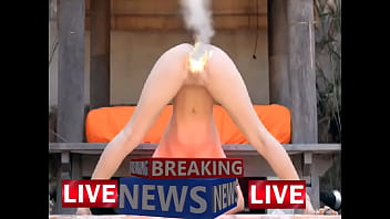 Gadis Tetangga Membungkuk Memperlihatkan Lekuk Tubuhnya Yang Menggoda