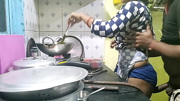 गाँव से आई नादान मेड को कुछ पता नहीं था, तो मालिक ने उसका बेजा फायदा उठाकर उसे चोद डाला