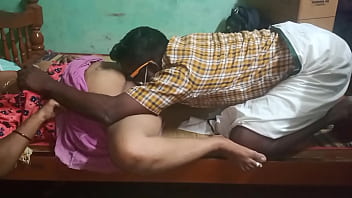 Tante Desa Seksi Bikin Panas Di Rumah Sendiri
