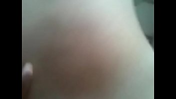 Novinha Safada Pós-baile Leva O Amigo Pra Trepar No Chão Da Sala Enquanto A Mãe Vê Novela E Depois Fica Calada Assistindo A Filha Puta Sendo Comida No Pé Da Própria Cama