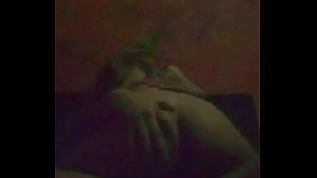 Ngentot Mantan Di Sofa Rumahnya Dengan Gaya Yang Liar Dan Penuh Gairah