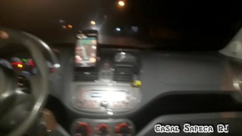 Mengulum Batang Teman Sambil Dia Menyetir Dengan Kaca Mobil Terbuka, Aku Memamerkan Tubuhku Di Jalanan Nova Iguaçu Sementara Suami Merekam Dari Jok Belakang – Menuju Markas Nafsu Hahahaha Malam Penuh Gairah Bersama Kawan-kawan
