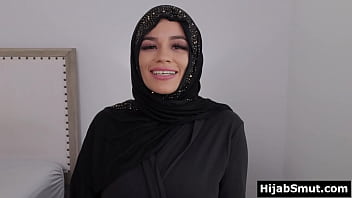 Gadis Arab Berhijab Menggoyang Pacar Amerika Sampai Klimaks Di Bulan Ramadan