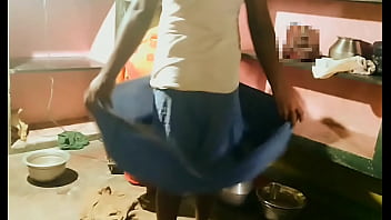 Istri Rumah Tangga Desi Yang Panas Menggoda