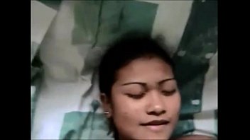 Tangan Asia Mengguncang Batang Besar Hingga Muncrat Deras Di Wajah