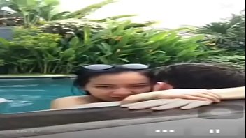 Bercinta Liar Di Kolam Renang Saat Siaran Langsung