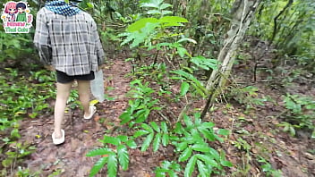 Gadis Thailand Berjalan Mencari Jamur Di Hutan Dalam Sampai Ingin Kencing