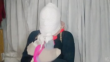 Gadis Berhijab Mengikat Dirinya Sendiri Dengan Nafsu