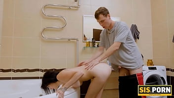 Anak Tiri Menenangkan Ibu Tiri Yang Marah Dengan Mengebor Memek Basahnya Hingga Puas