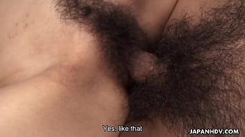 Gadis Asia Berambut Cokelat Digerogoti Dari Belakang