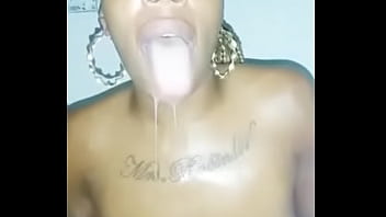 Mengisap Kontol Dengan Penuh Gairah