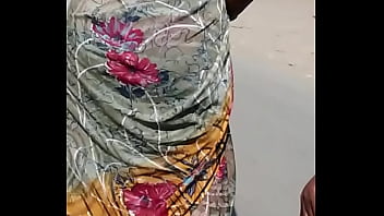 Paha Dan Pantat Seksi Yang Menggodai Dalam Balutan Saree