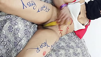 Perayaan Tahun Baru Natal, Dildo Menghantam Bokong Besar Dan Memeknya Yang Mengenakan Gaun Merah, Kutang Putih, Dan Hijab Hitam