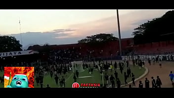 Gaya Brutal Penggemar Indonesia Saat Menghajar Di Tribun