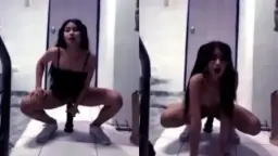 Gadis Muda Memekat Meremas Dildo Hitam Sampai Mendesah-desis