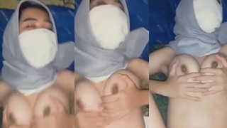 Hijab Masker Putih Yang Bikin Panas Dan Viral, Seksi Banget!