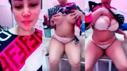 Tante Bunga Mengerang Nikmat Saat Payudaranya Diremas Kencang