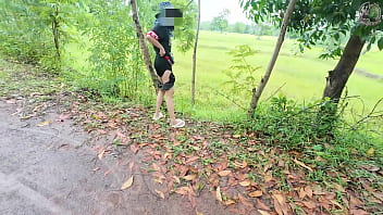 สาวไทยใจกล้าเดินโชว์หีริมถนน เสียงครวญครางไทยแท้ชัดเจน