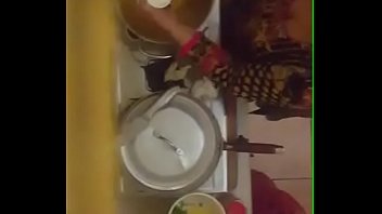 Pameran Payudara Ranum Tante Desi Yang Menggoda