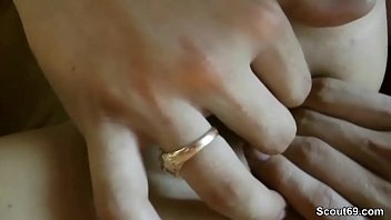 Ibu Tiri Jerman Mengajari Anak Tirinya Berhubungan Intim Dan Kehilangan Keperawanan