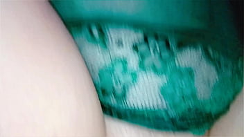 Wanita Berhijab Digerogoti Hingga Muncrat Di Wajah Dan Penuh Cairan Di Dalam.