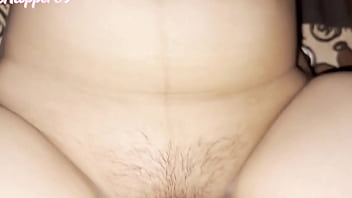 Gadis India Seksi Menggoyang Memek Ketatnya