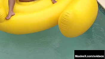 Maksimalkan Kenikmatan: Maxine X, Milf Asia Yang Menggairahkan, Menggapai Puncak Orgasme Dengan Mainan Penis Raksasa