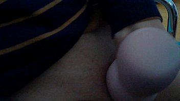 Cowok Asia Mandi Sendiri Di Depan Kamera, Badannya Basah Dan Nafasnya Berat