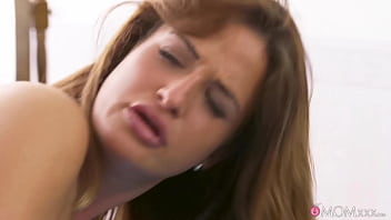 Milf Montok Berpayudara Besar Dikocok Dan Ditumpahi Sperma Di Dalam – Adegan Panas Dengan Ibu