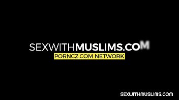 Gadis Berhijab Dengan Payudara Besar Yang Menggoda