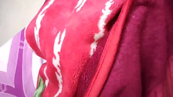 बड़ी बहन ने अकेलेपन का मौका पाकर चटखारे लेकर चूसा