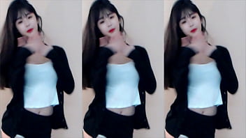 Cô Gái Trung Quốc Thả Dáng Trên Tàu Lượn Siêu Tốc