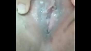 Gadis 19 Tahun Perawan Tiongkok Memamerkan Vagina Sempitnya