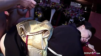 Jav Ibu Rumah Tangga Dan Remaja Digilir Keras Dalam Threesome Ffm Dengan Klien Asing