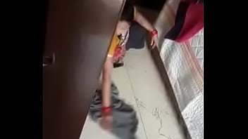 Pelayan Desi Yang Menggoda Dengan Kilasan Sensual