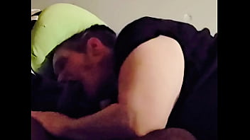 Anak Pintar Berprestasi Memuaskan Hasrat Ibu Tirinya Dengan Mulut Yang Mahir