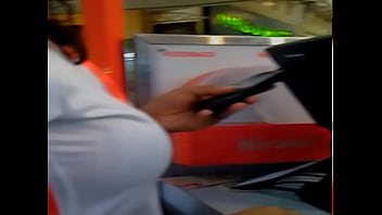 Payudara Desi Menggoda Di Balik Kaos Ketat