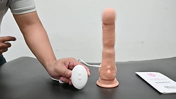 Uji Coba Dildo Dengan Remote Kontrol Pengisian Daya, Getar, Dan Fungsi Pemanas Untuk Mengecek Kualitas Pabrik China.