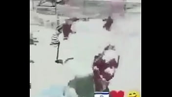 Wanita Terbang Dengan Teks Arab Yang Menggairahkan