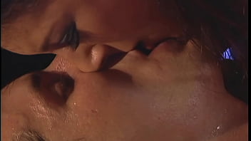 Ibu Rambut Cokelat Digoyang Mantap Oleh Anak Laki-lakinya