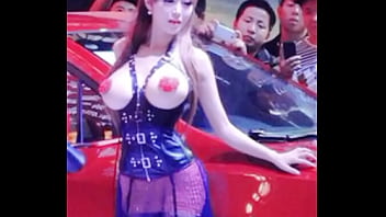 Chica China Voluptuosa Con Curvas Ardientes Y Sensuales